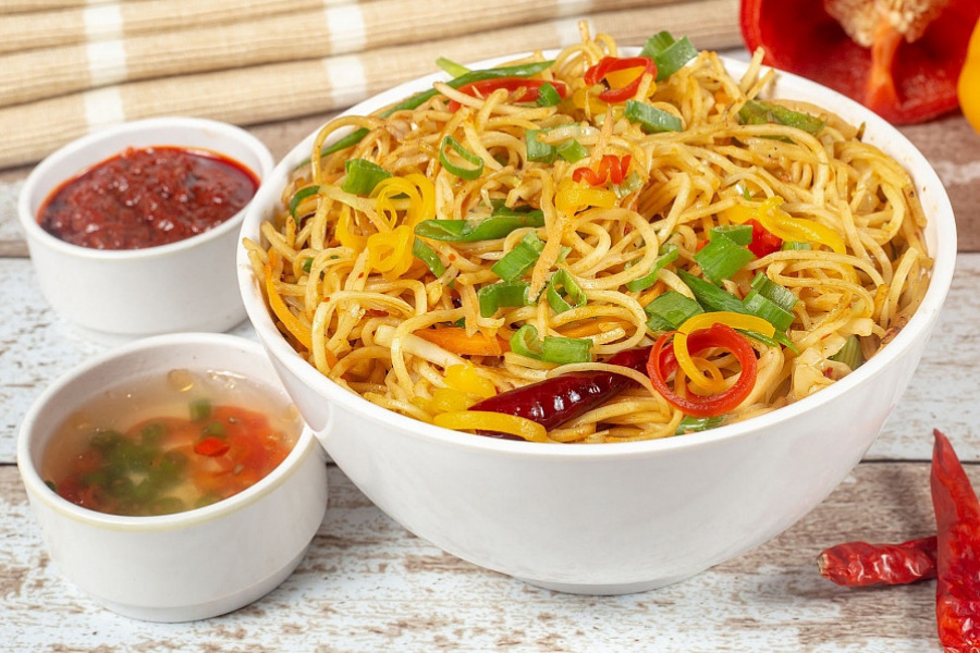 Schezwan Chicken Noodles