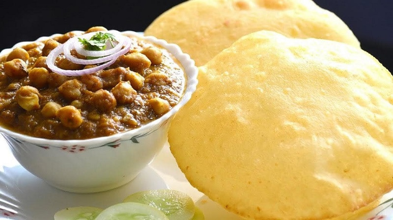 Chole Bhature (2 Pcs)