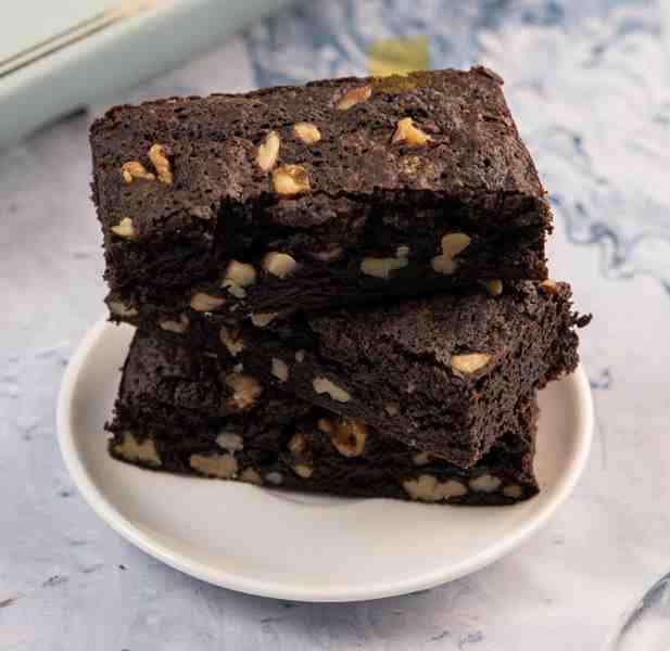 Classic Walnut Brownie (1 Pc)