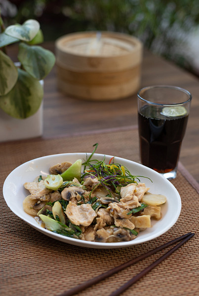 Moo Gai Pan - Water Chestnut Chicken