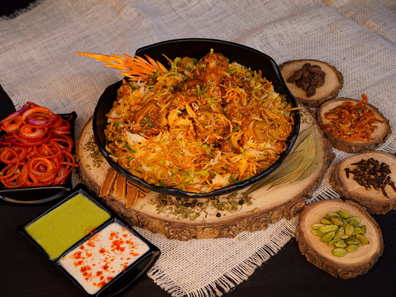 Murg Lucknowi Biryani (4 Pcs)