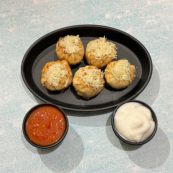 Cheesy Veg Momos