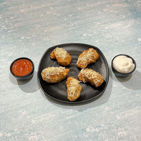 Cheesy Chicken Momos