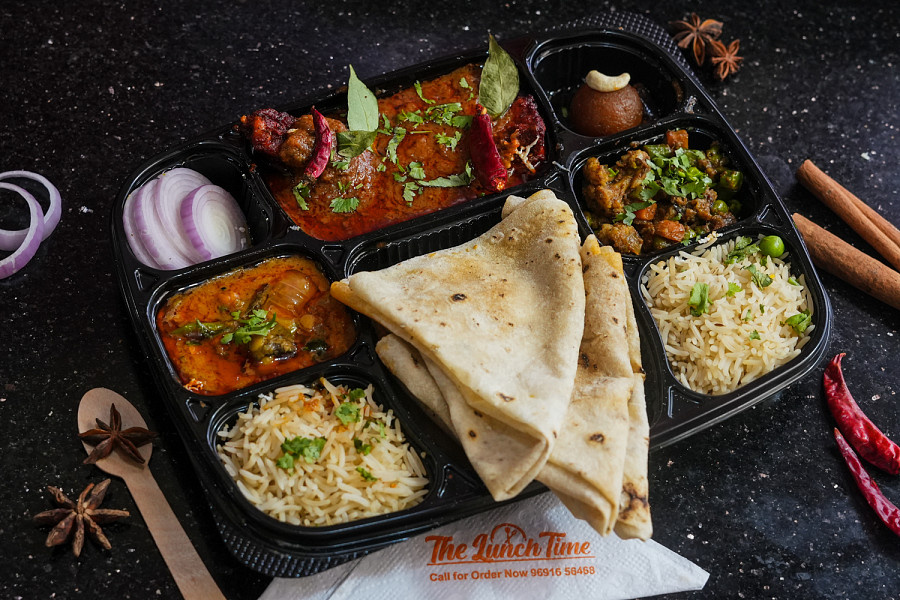 Tikha Chicken Kolapuri Thali