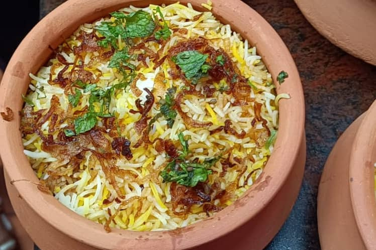 Dum Handi Chicken Biryani (Hyderabadi)