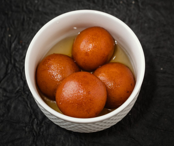 Gulab-jamun (1 Pc)