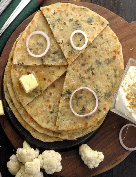 Gobi Paratha 2 Pcs With Veg Curry