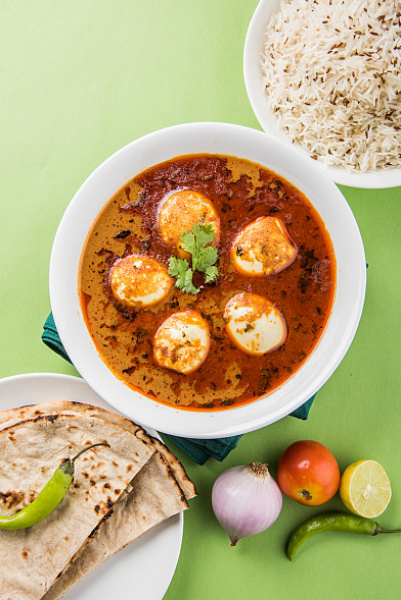 Egg Curry (2Pcs) With Steam Rice / 2 Paratha