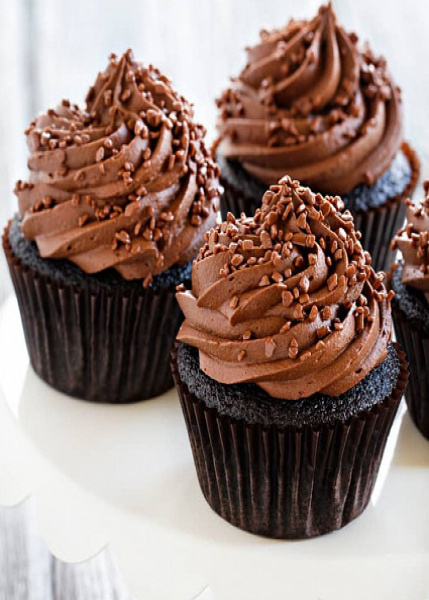 Death By Chocolate Cupcake (Truffle Filling)