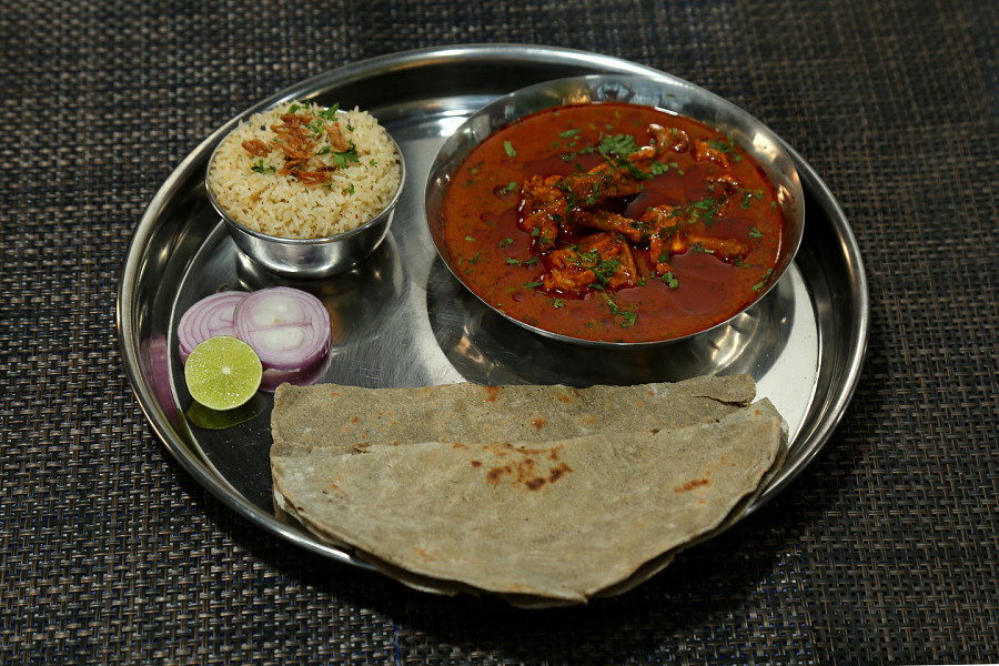 Gavran Chicken Rassa Thali